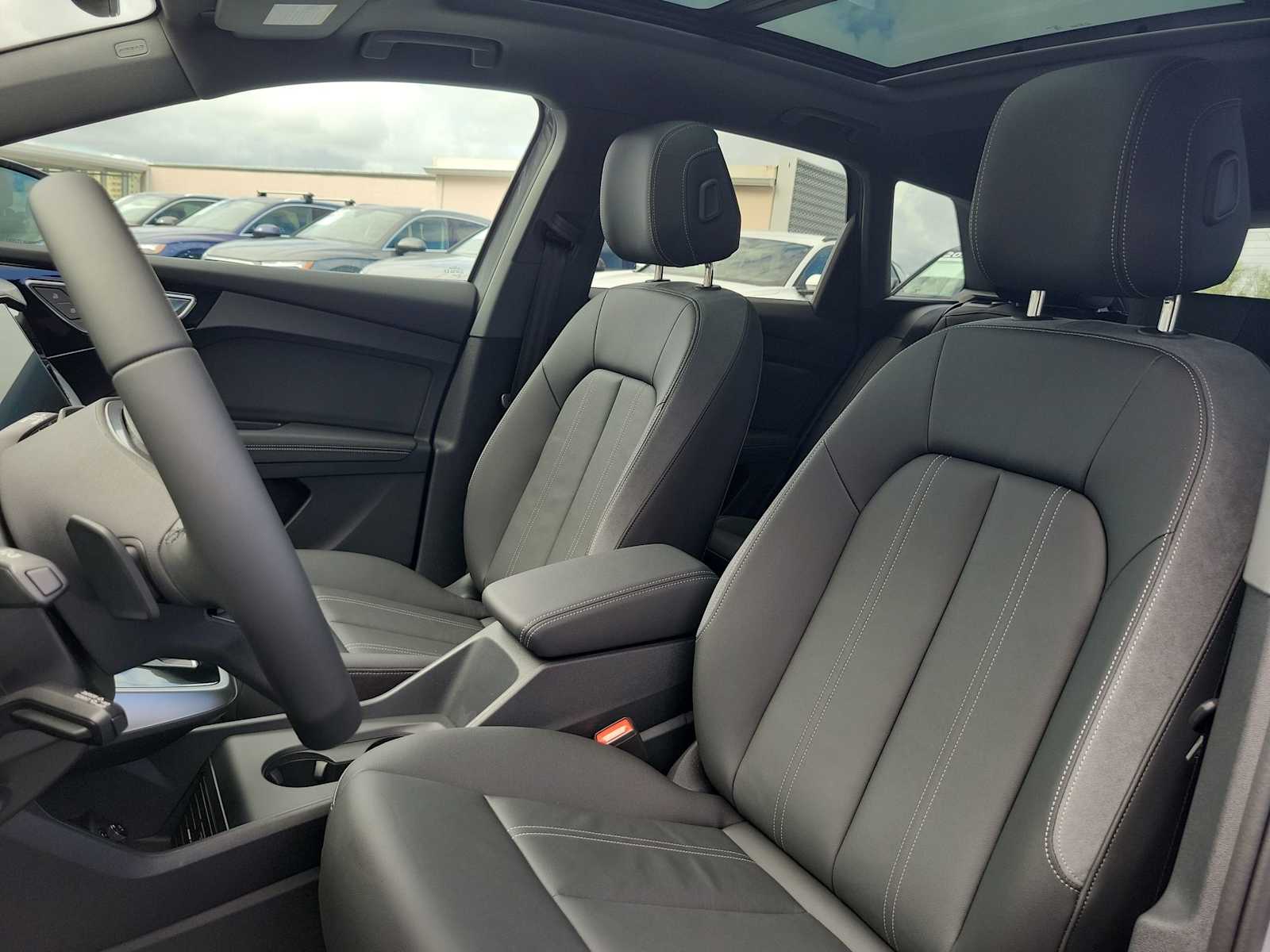 Thumbnail: 2026 Audi Q4 e-tron - 15