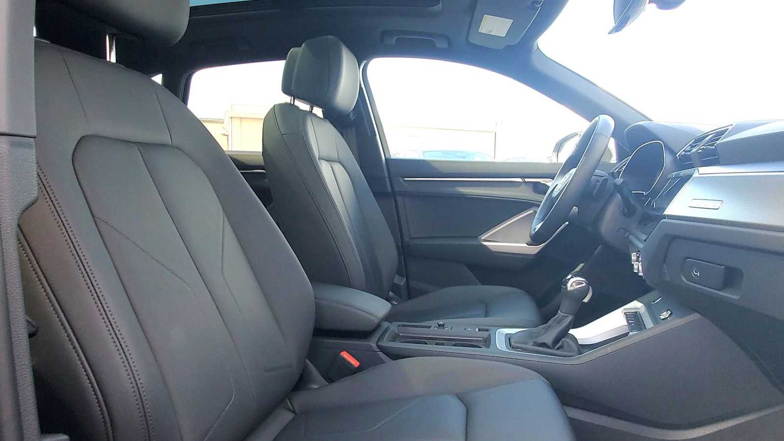 Thumbnail: 2025 Audi Q3 - 22