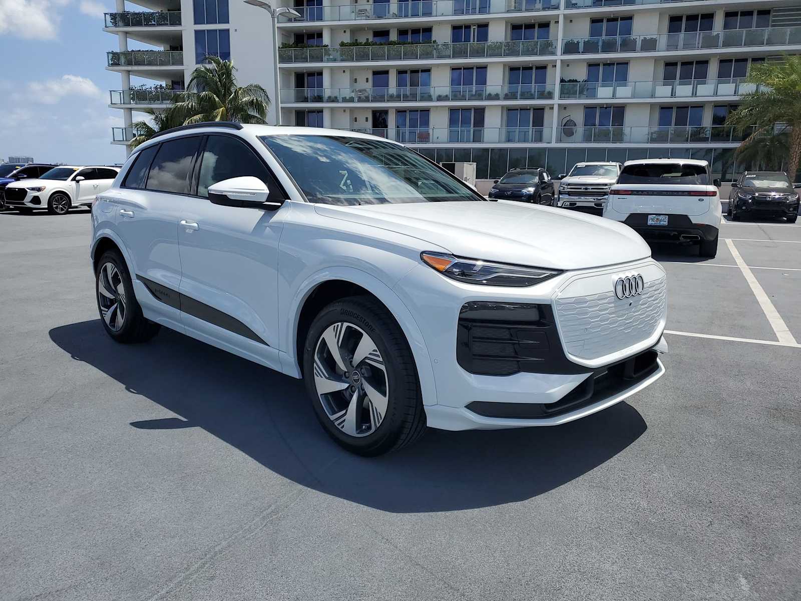 Thumbnail: 2025 Audi Q6 e-tron - 8