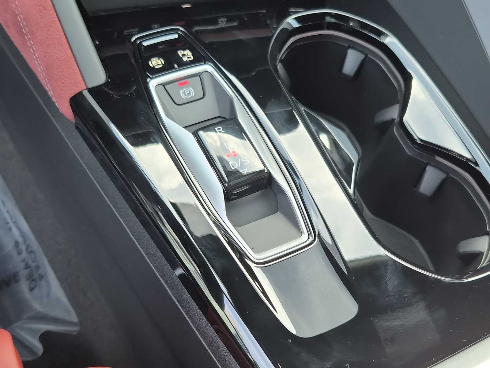 Thumbnail: 2025 Audi SQ5 - 25