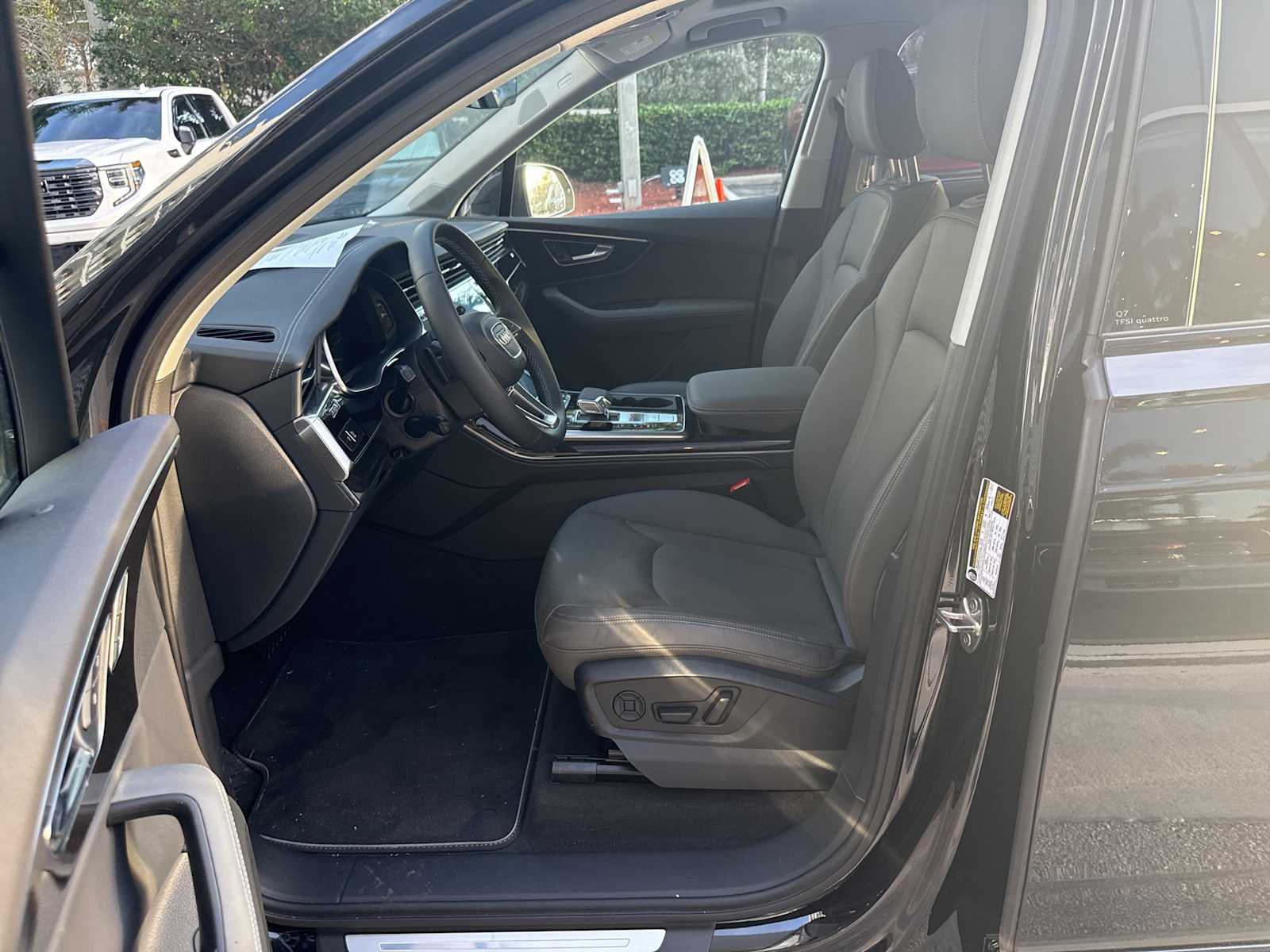 Thumbnail: 2025 Audi Q7 - 3