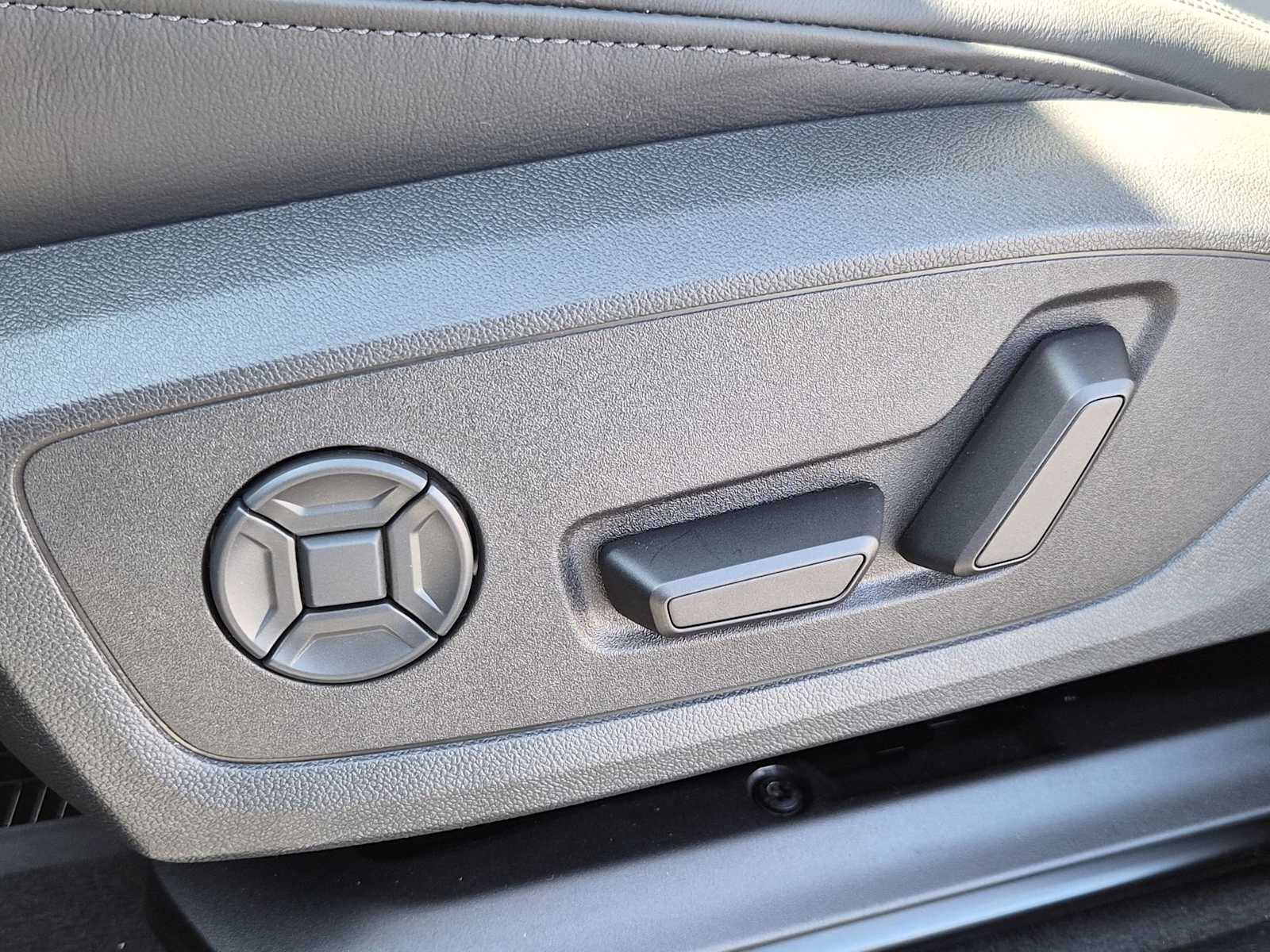 Thumbnail: 2025 Audi Q3 - 16