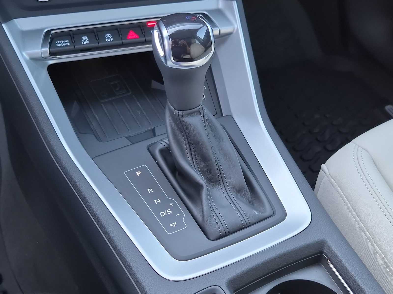 Thumbnail: 2025 Audi Q3 - 25