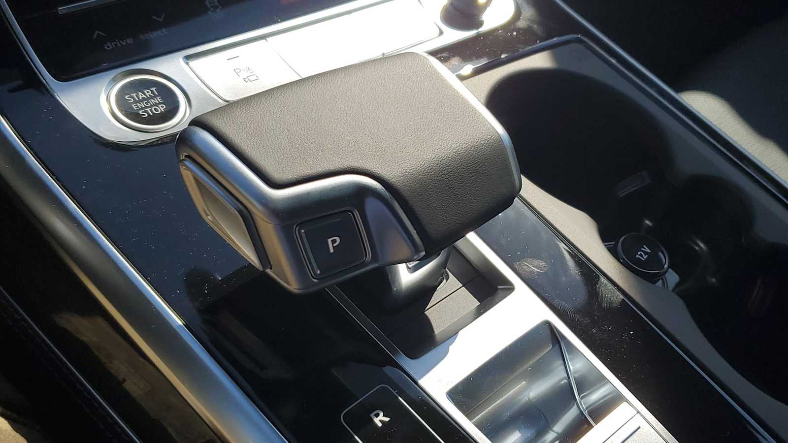 Thumbnail: 2026 Audi Q8 - 32