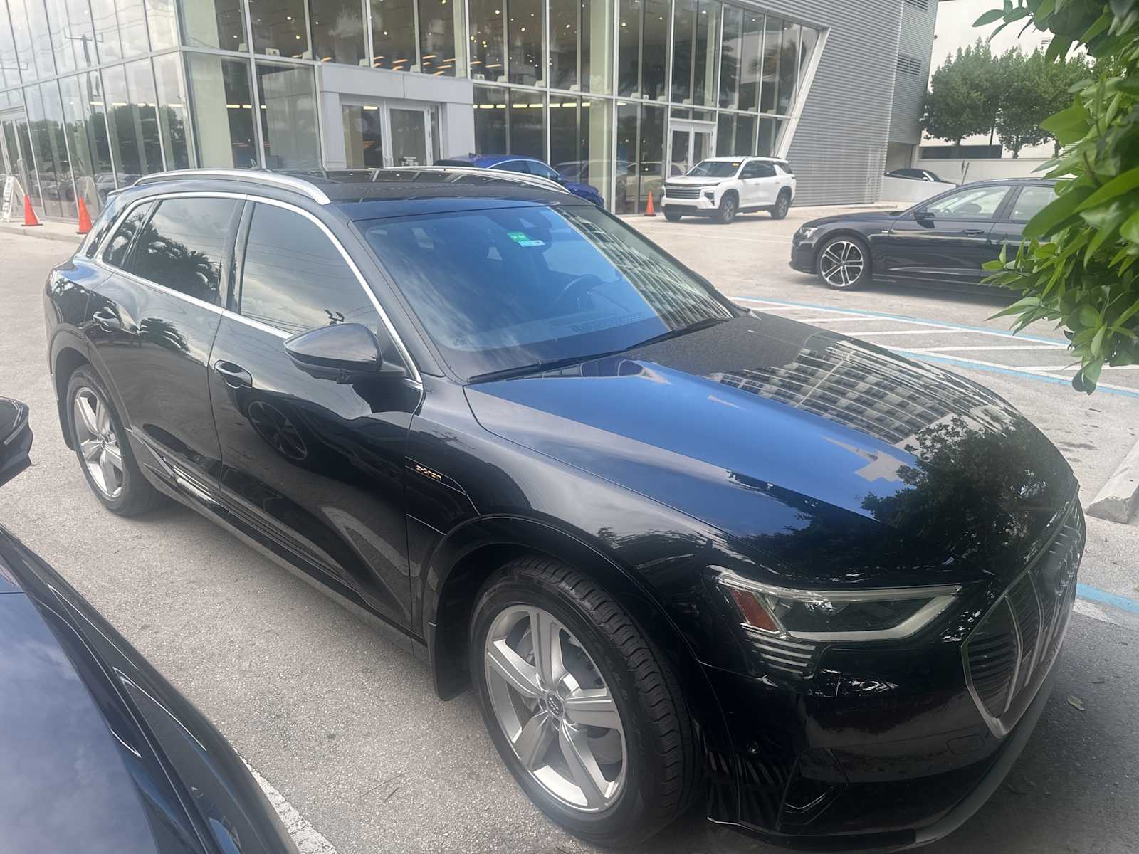 Thumbnail: 2019 Audi e-tron - 3
