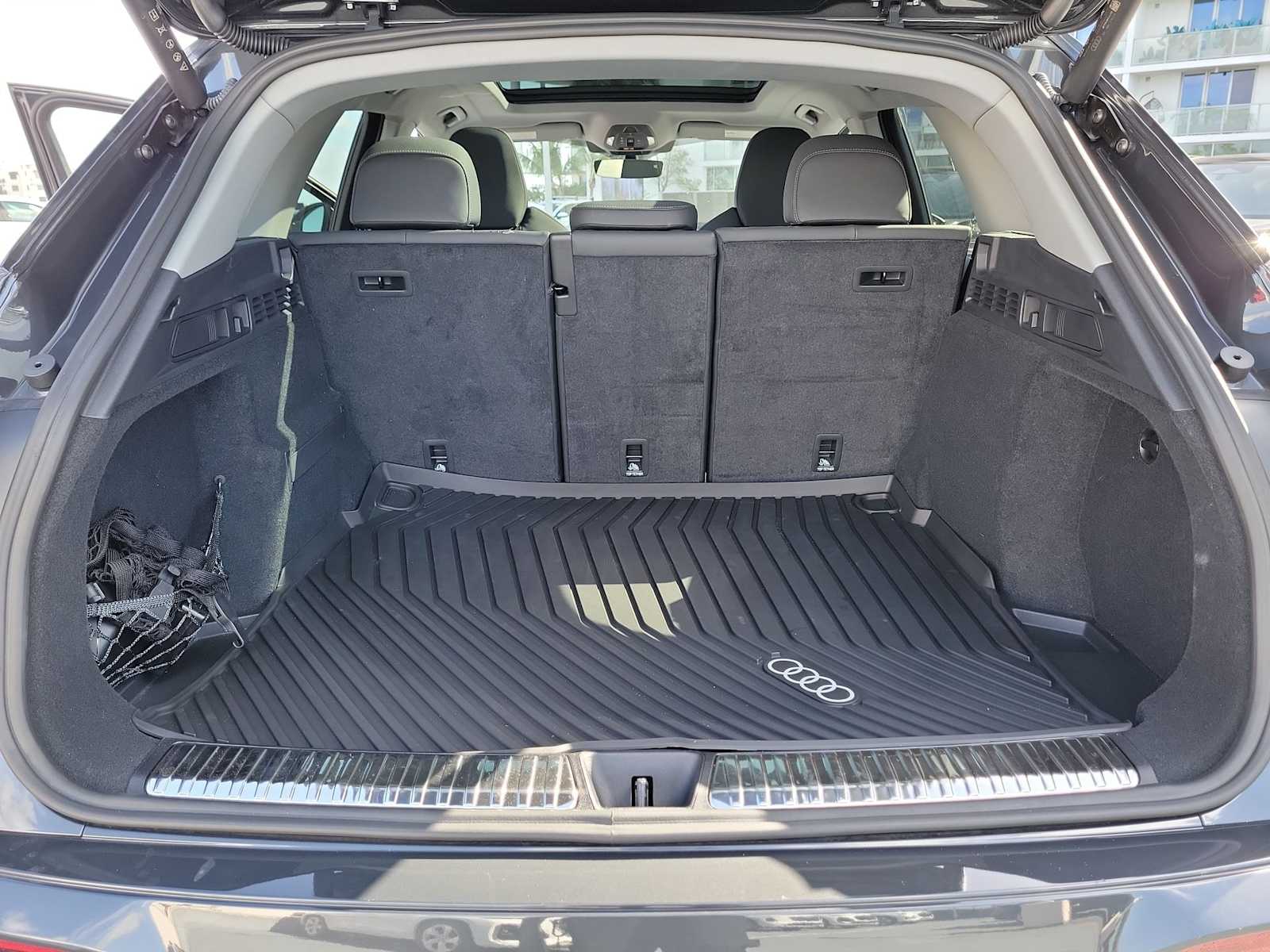 Thumbnail: 2025 Audi Q5 - 26