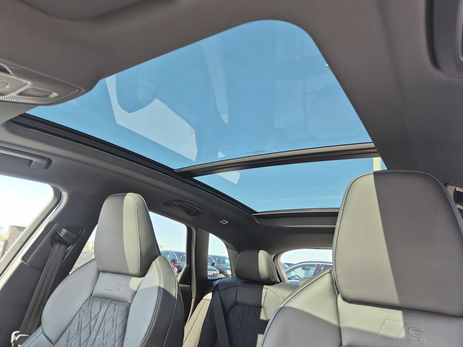 Thumbnail: 2025 Audi SQ5 - 18