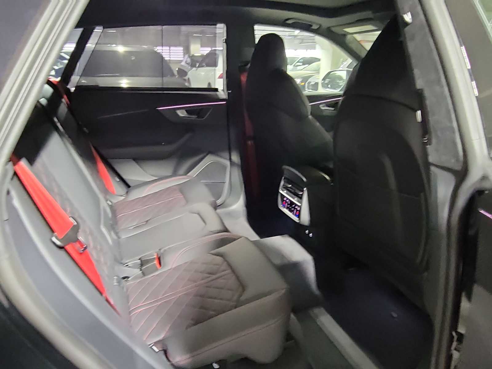 Thumbnail: 2026 Audi SQ8 - 16