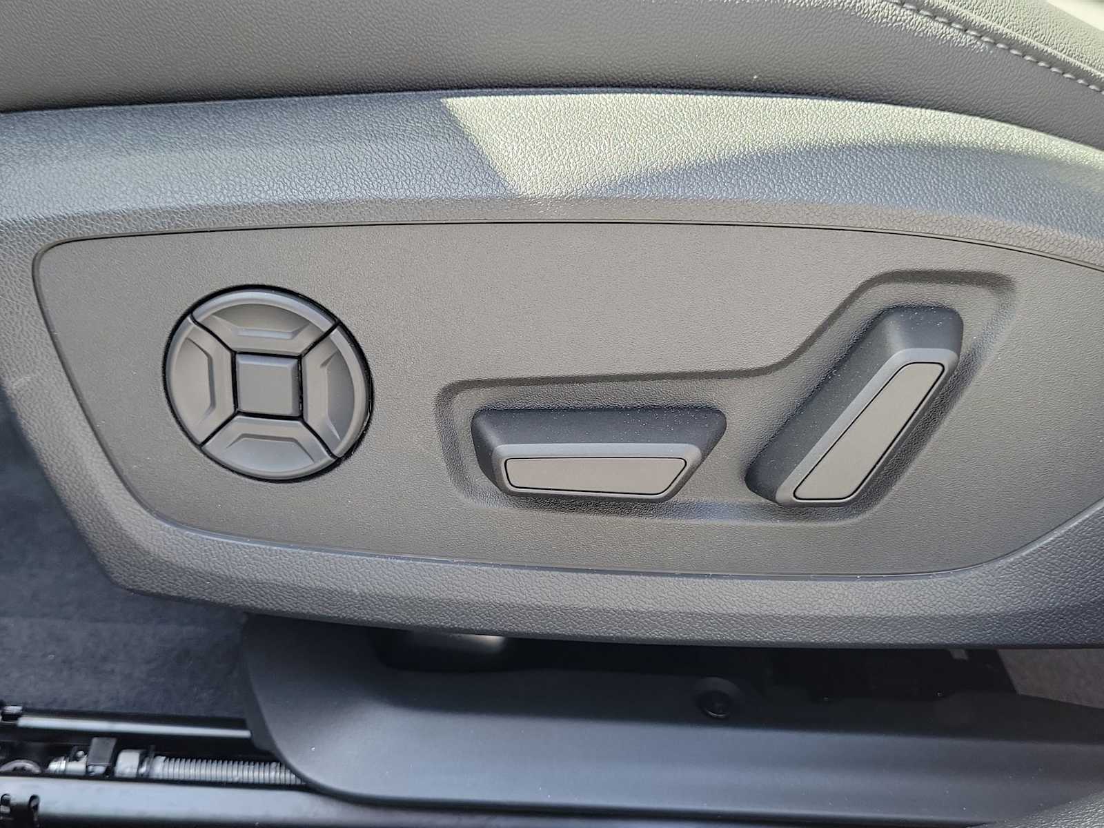 Thumbnail: 2026 Audi A6 - 16