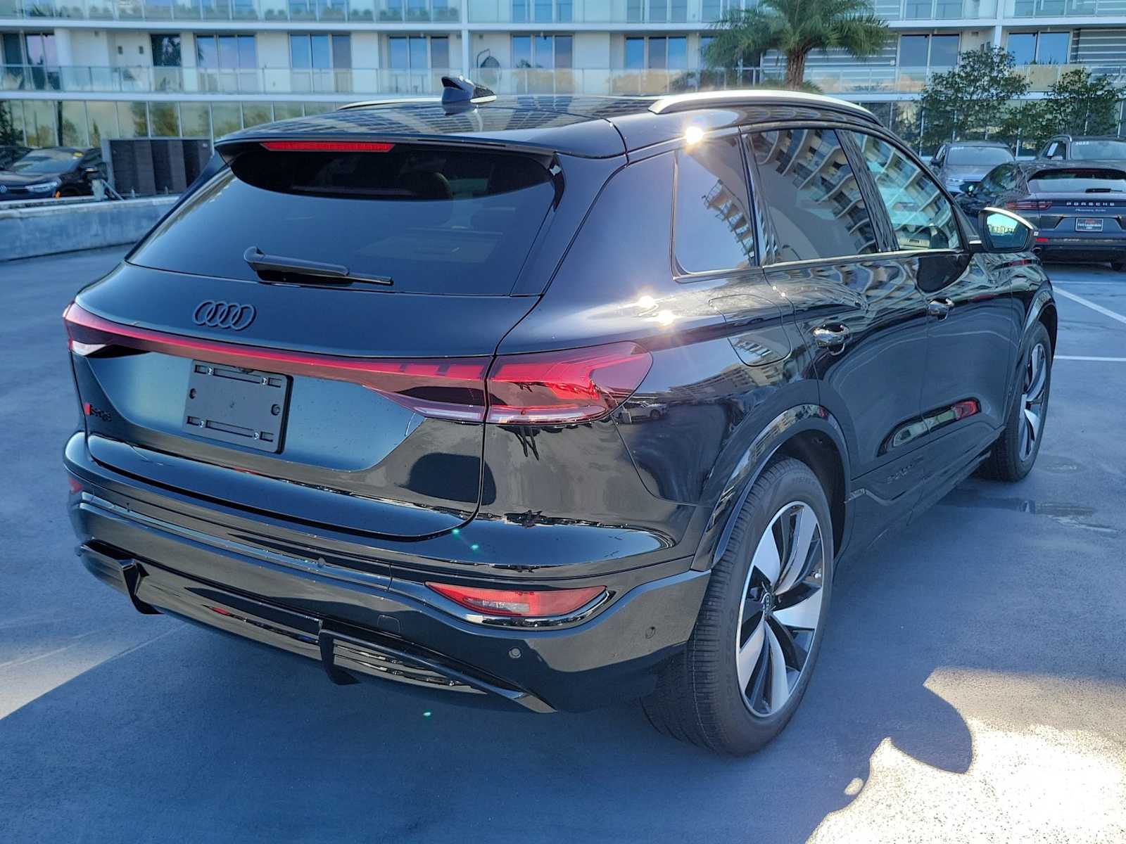 Thumbnail: 2025 Audi SQ6 e-tron - 6