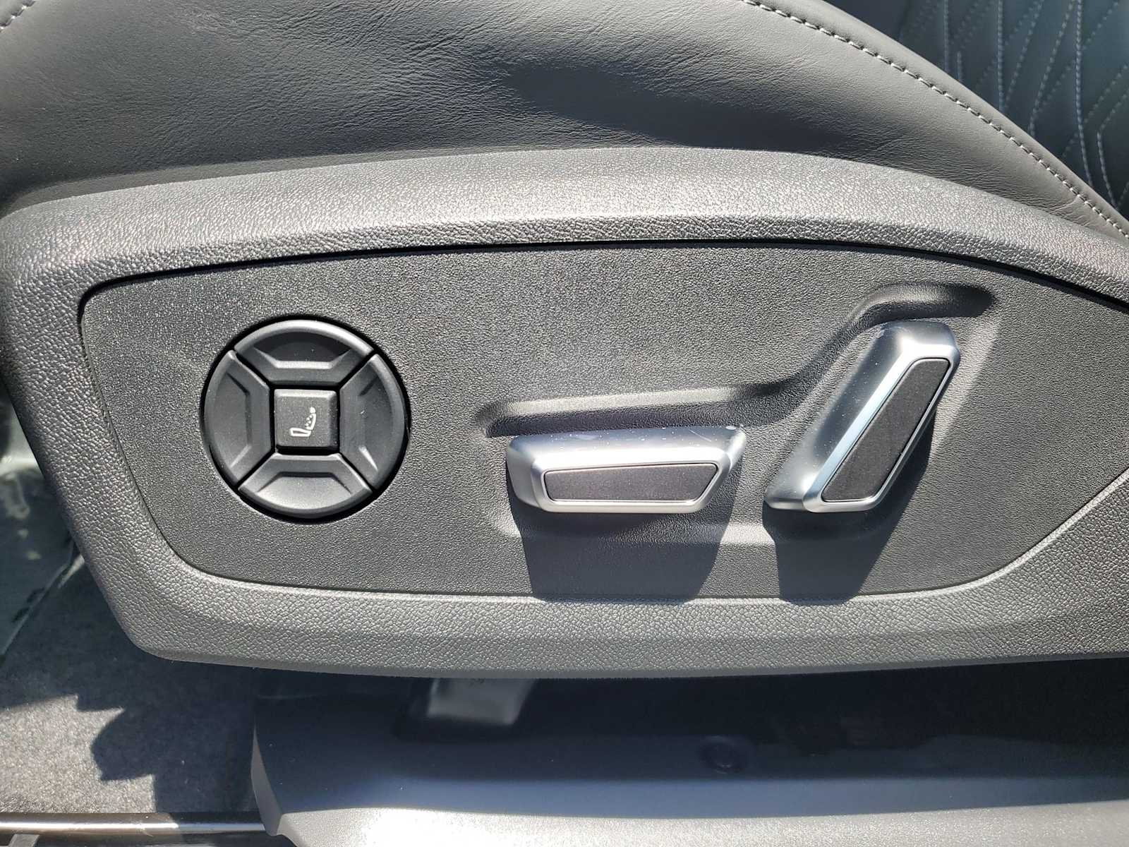 Thumbnail: 2025 Audi SQ6 e-tron - 13