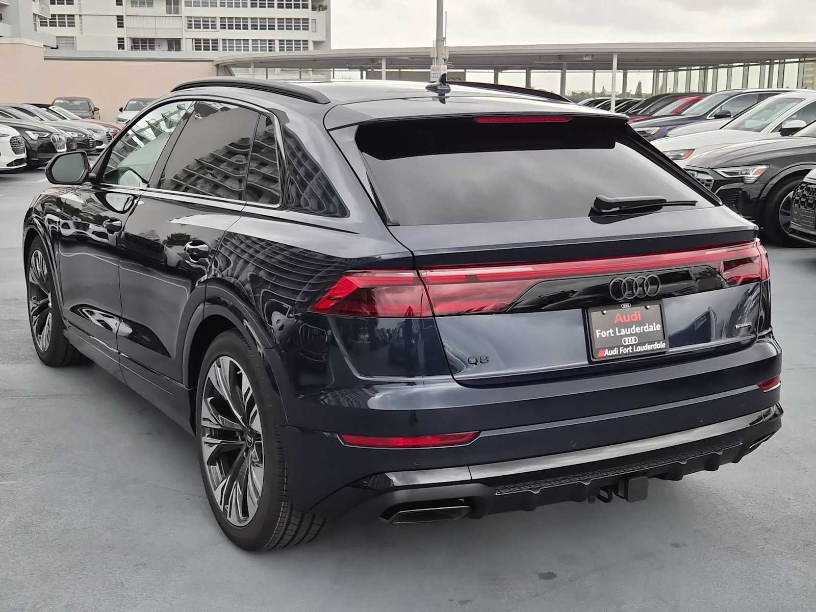 Thumbnail: 2026 Audi Q8 - 4