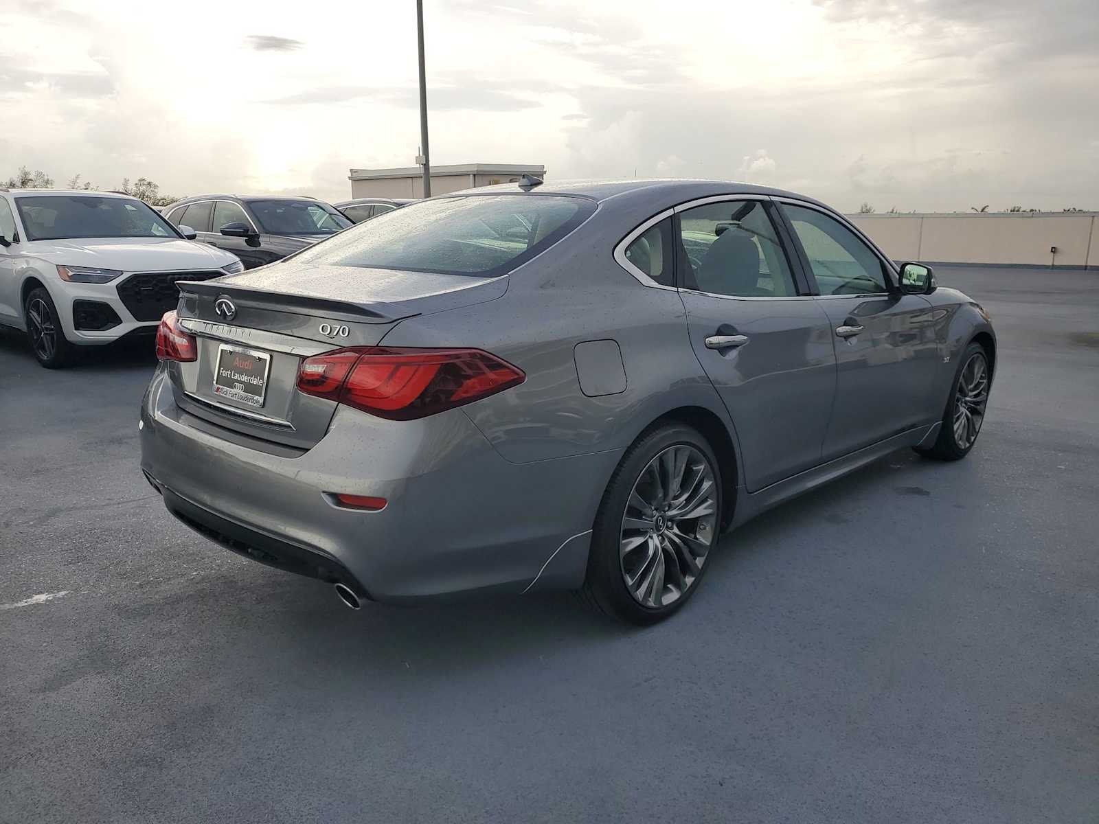 Thumbnail: 2017 INFINITI Q70 - 6