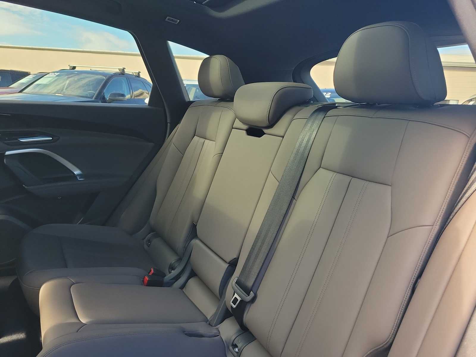 Thumbnail: 2025 Audi Q5 - 19