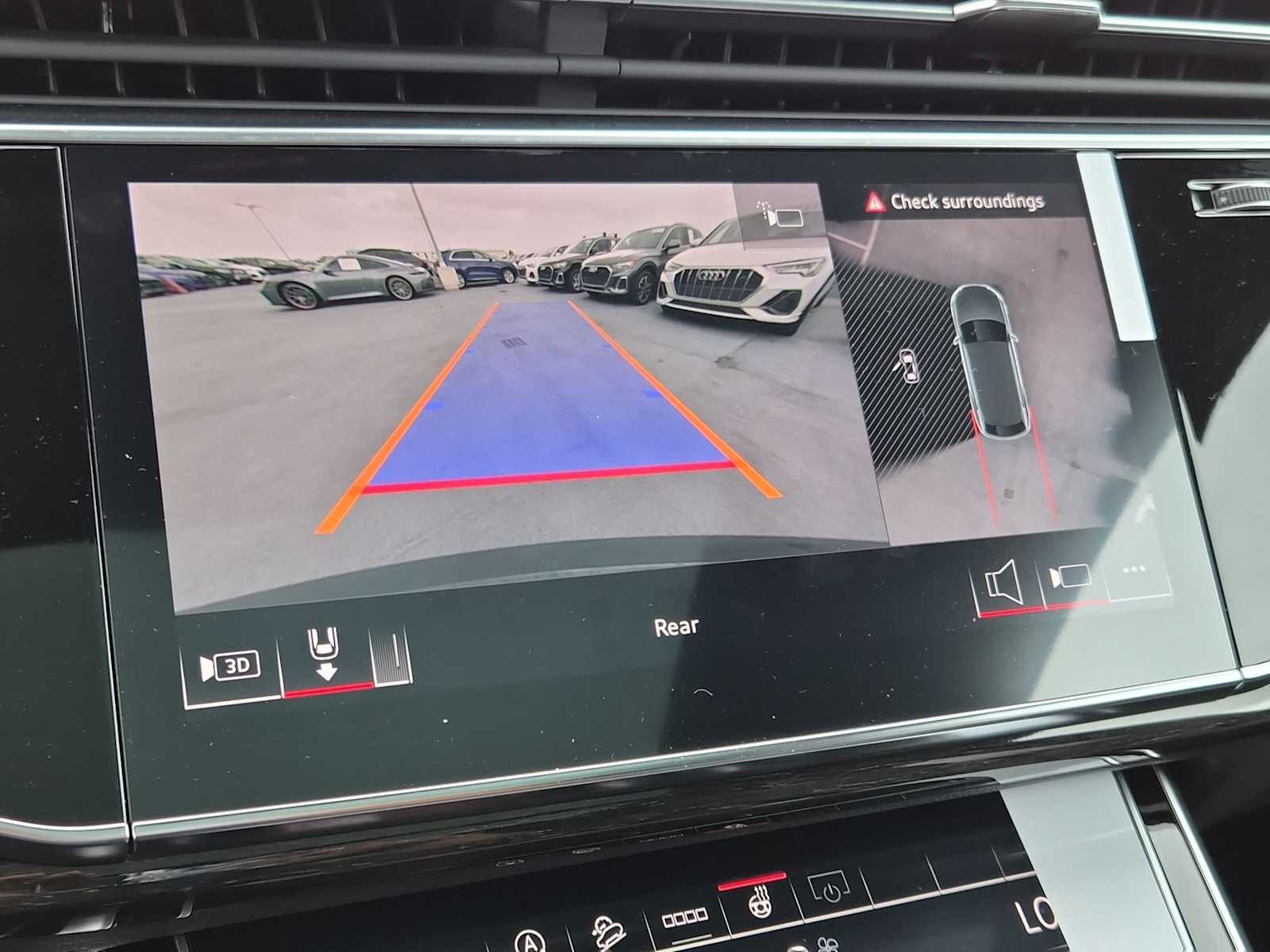 Thumbnail: 2026 Audi Q8 - 24