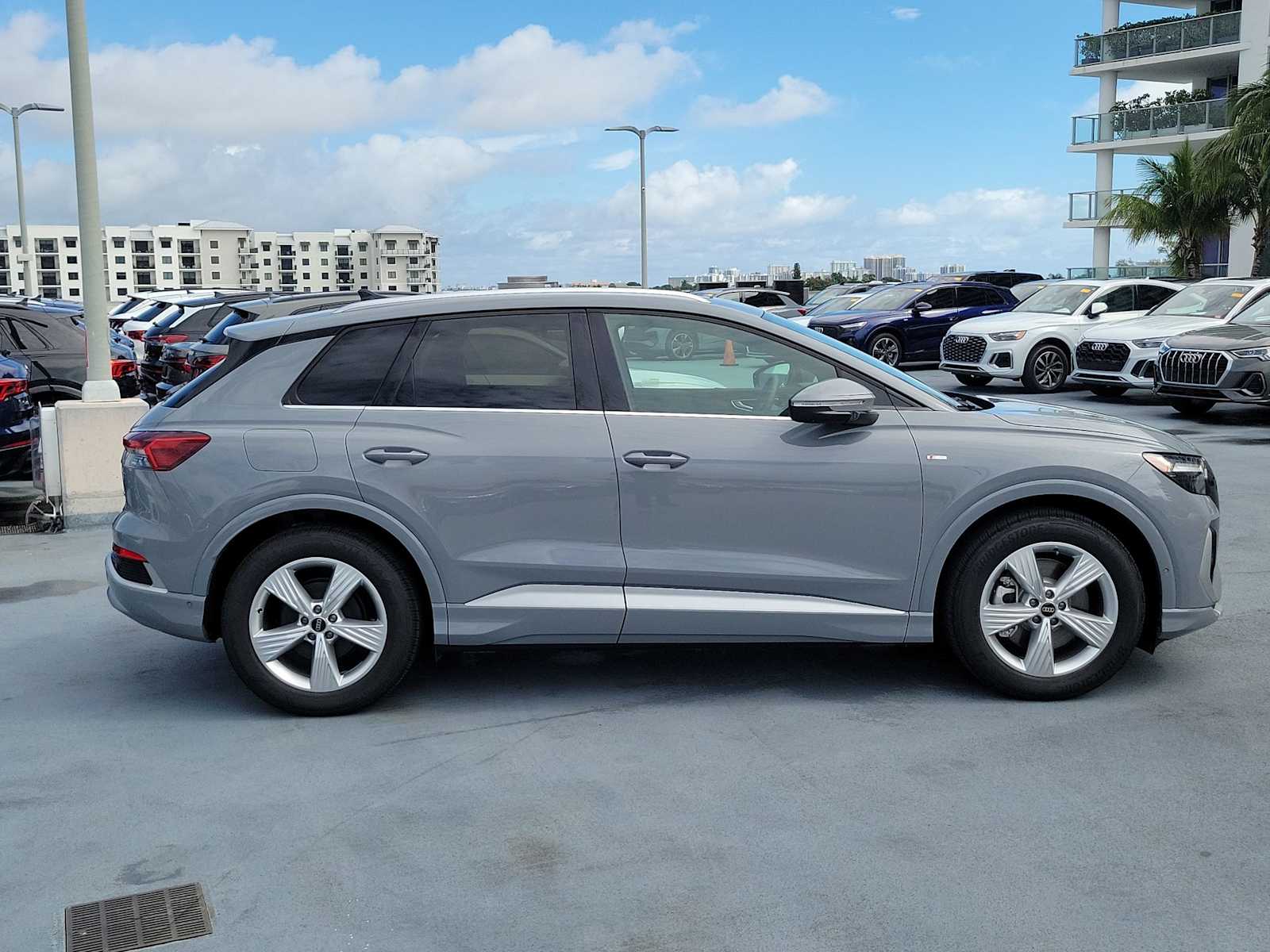 Thumbnail: 2026 Audi Q4 e-tron - 7