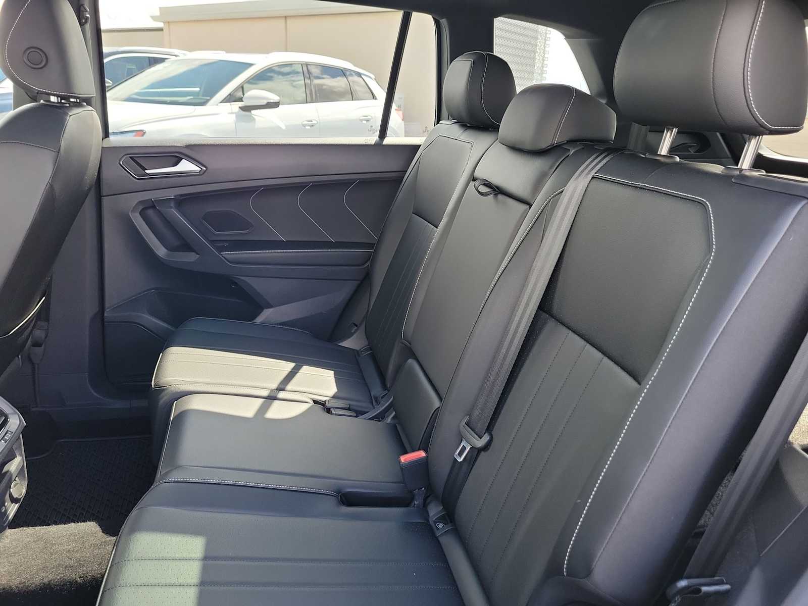 Thumbnail: 2023 Volkswagen Tiguan - 19