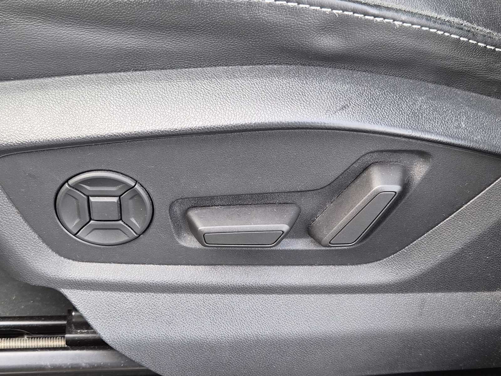 Thumbnail: 2021 Audi Q8 - 15