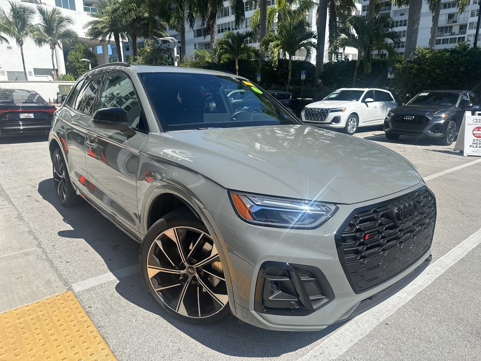 Thumbnail: 2022 Audi SQ5 - 2
