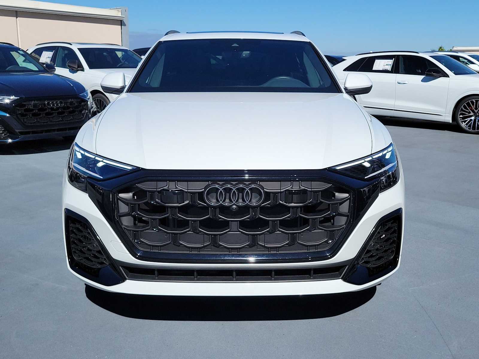 Thumbnail: 2025 Audi Q8 - 9