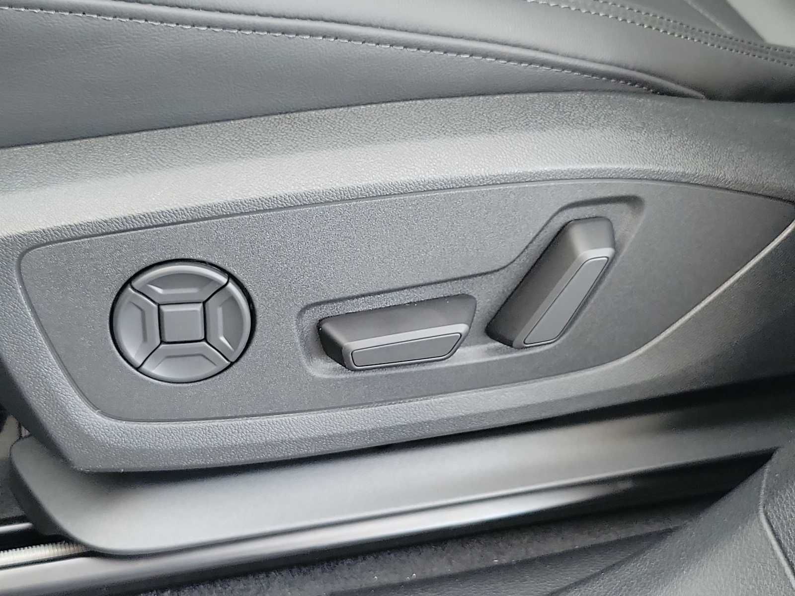 Thumbnail: 2025 Audi Q3 - 16