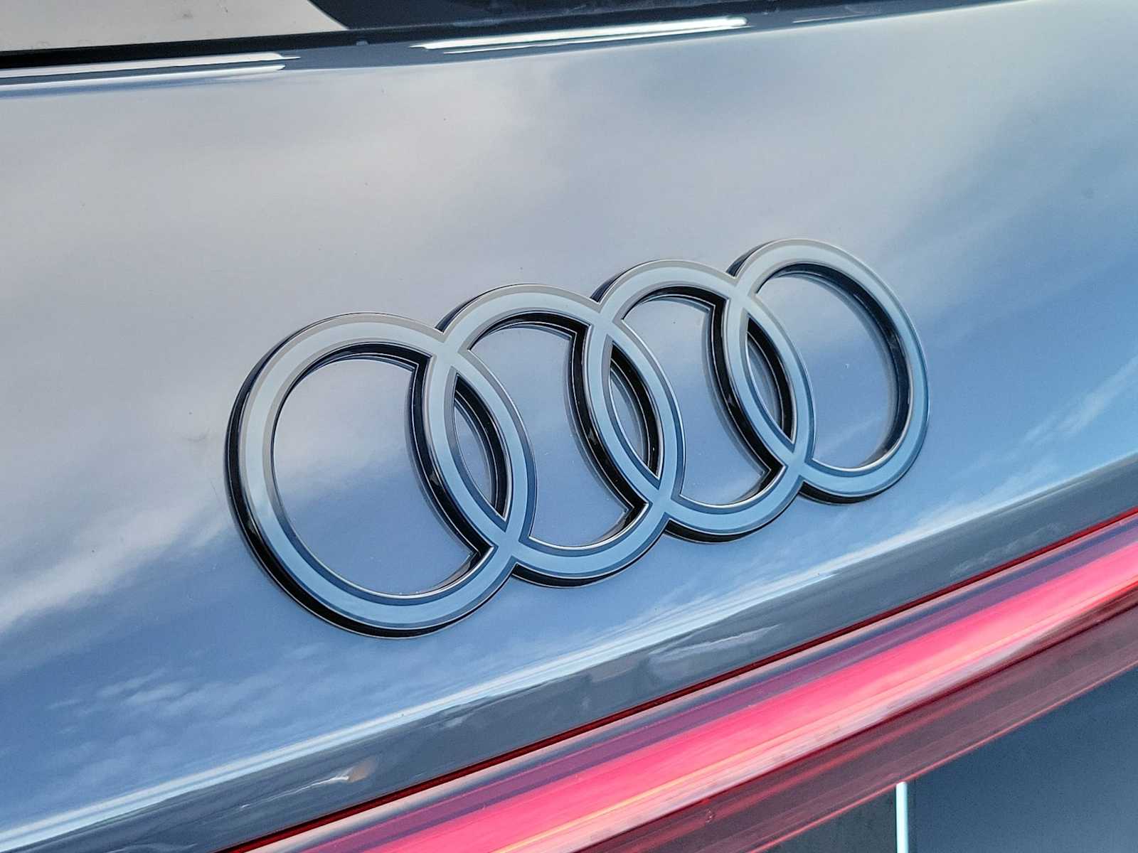 Thumbnail: 2025 Audi SQ6 e-tron - 10