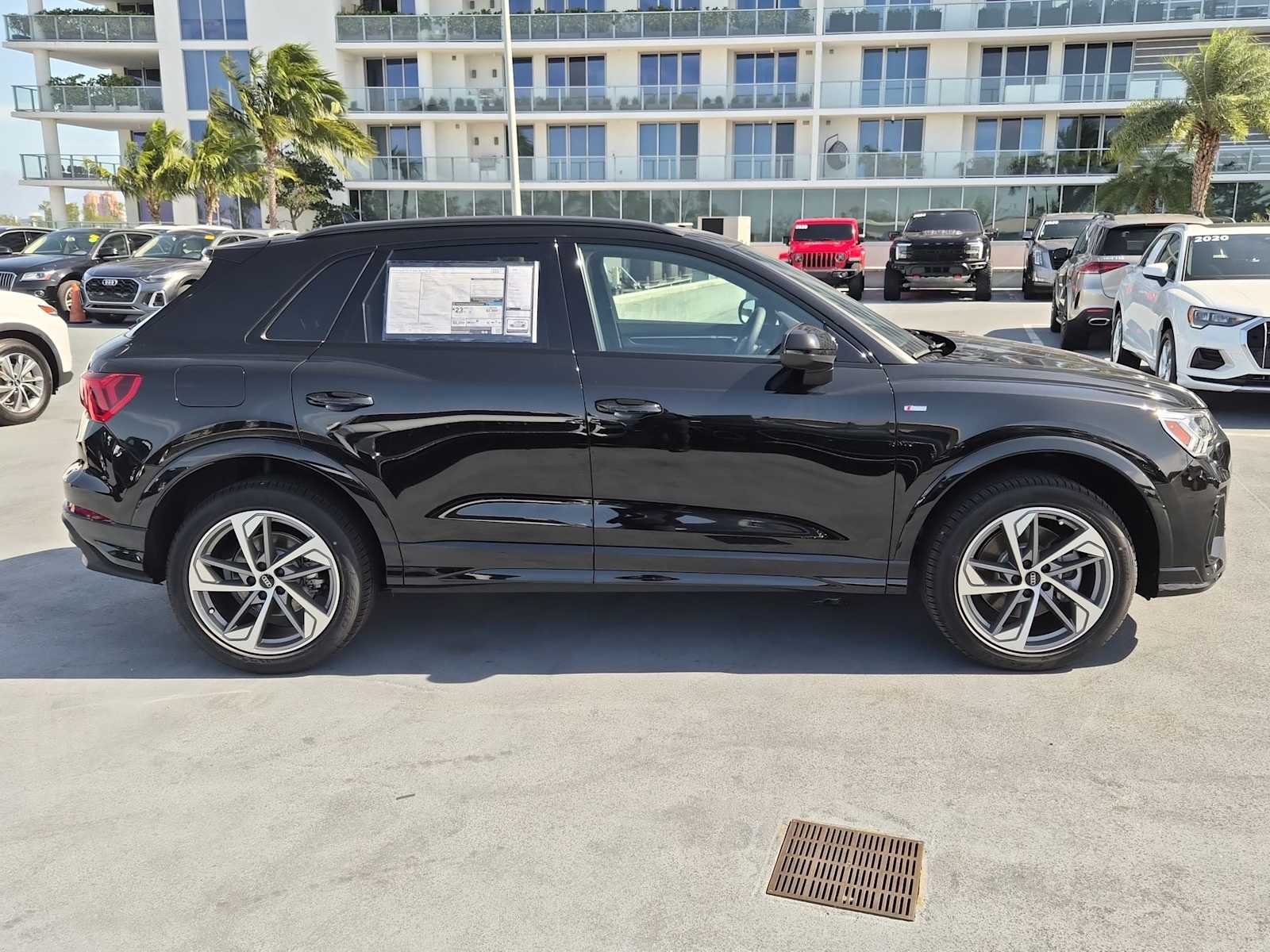 Thumbnail: 2025 Audi Q3 - 7