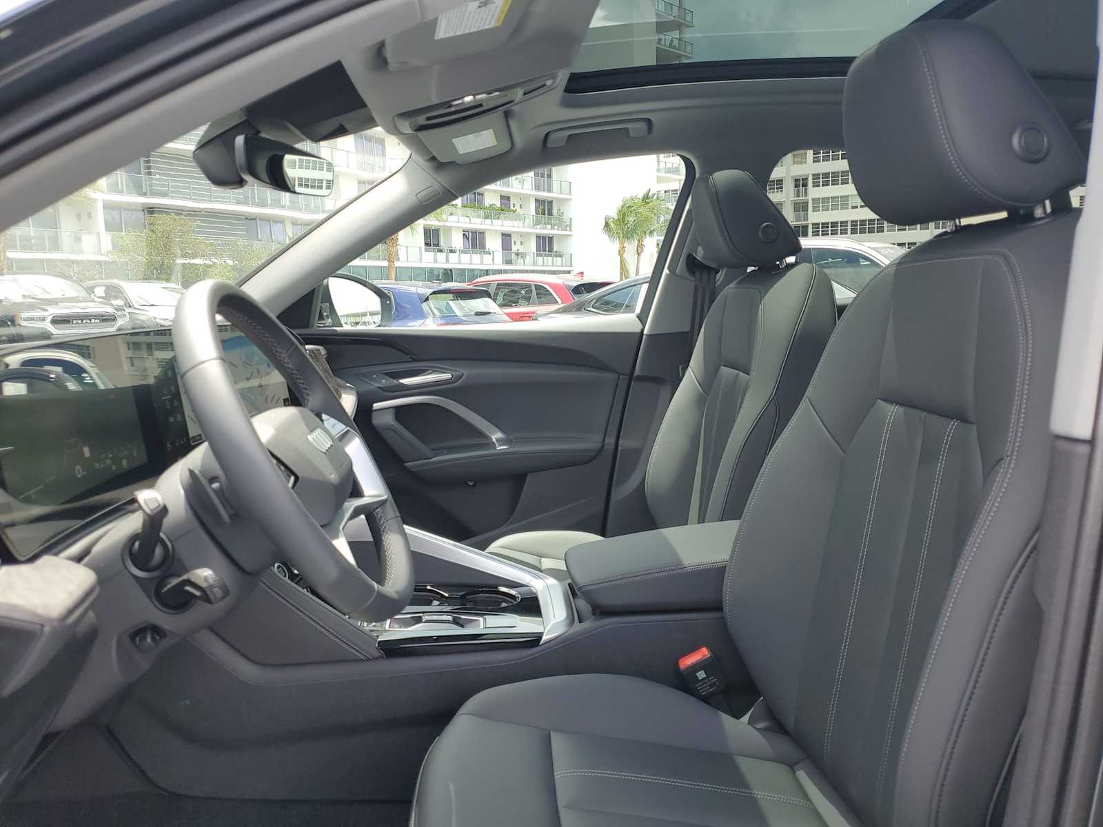 Thumbnail: 2025 Audi Q5 - 12