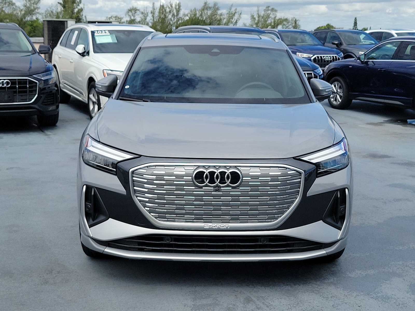 Thumbnail: 2026 Audi Q4 e-tron - 9