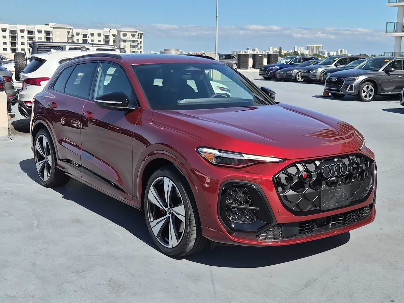 Thumbnail: 2025 Audi SQ5 - 8