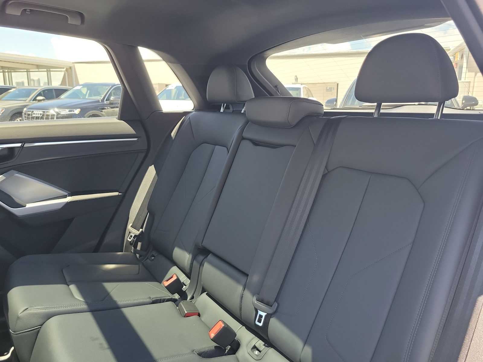 Thumbnail: 2025 Audi Q3 - 19