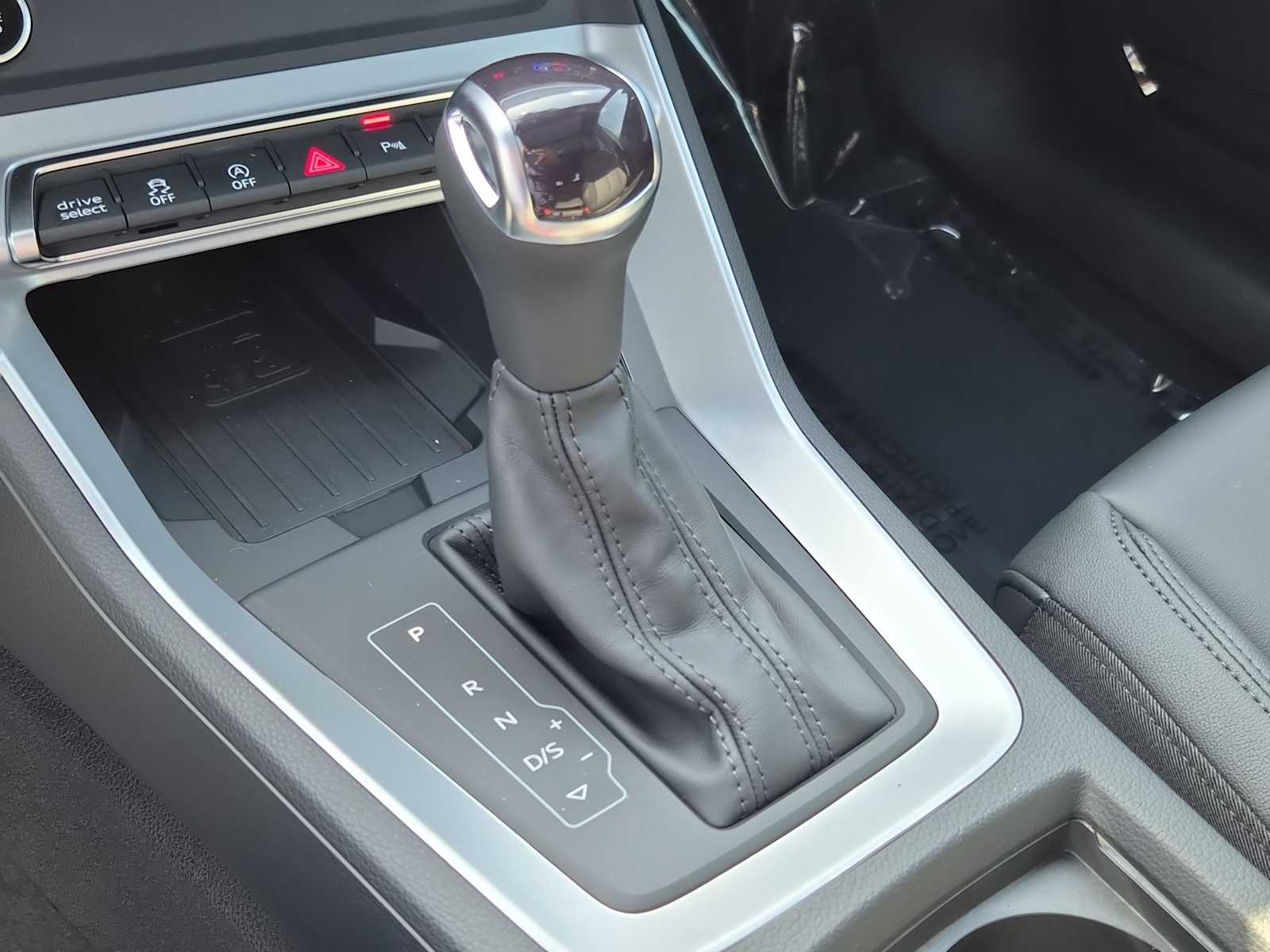 Thumbnail: 2025 Audi Q3 - 25