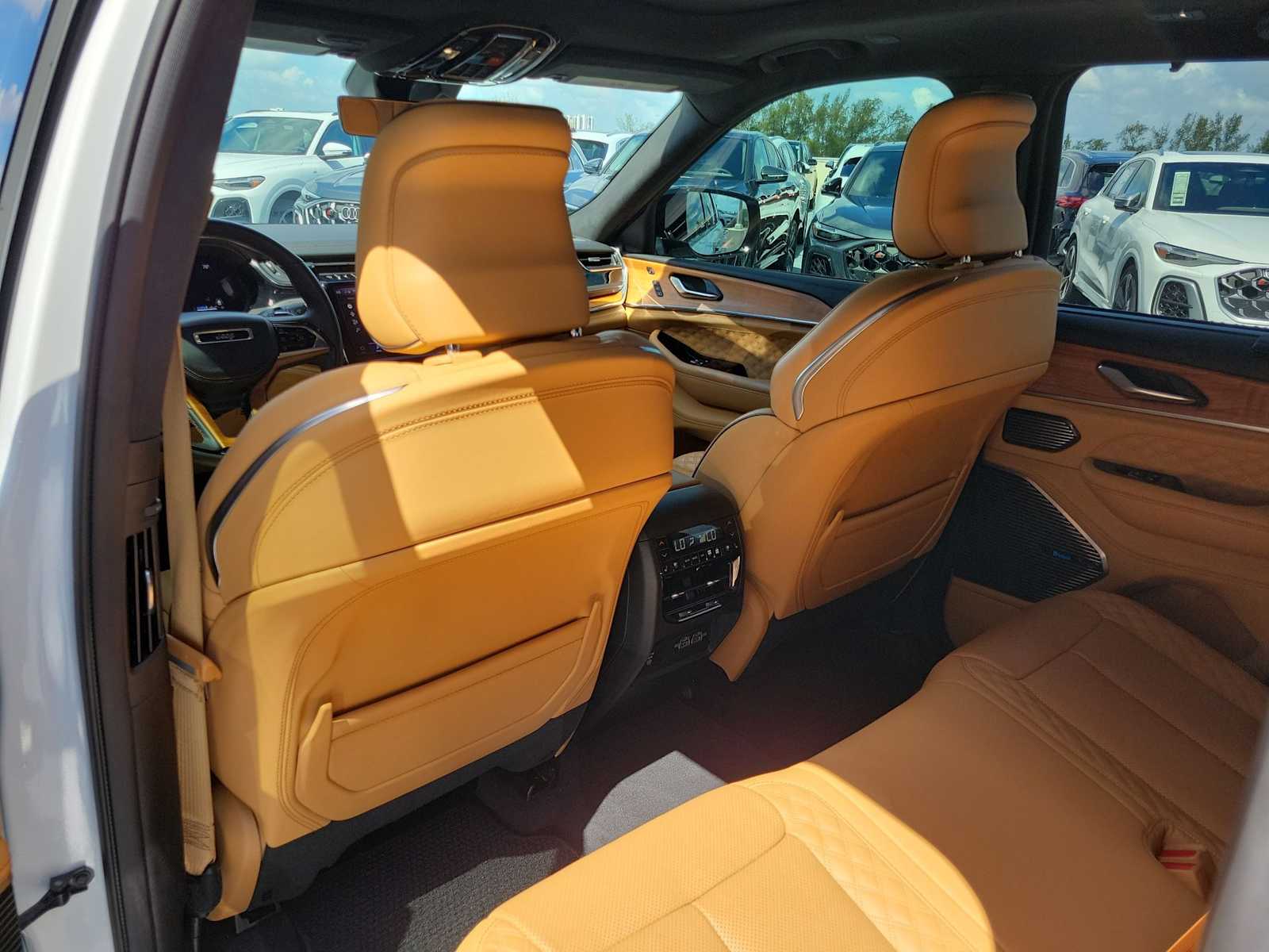 Thumbnail: 2024 Jeep Grand Cherokee - 17