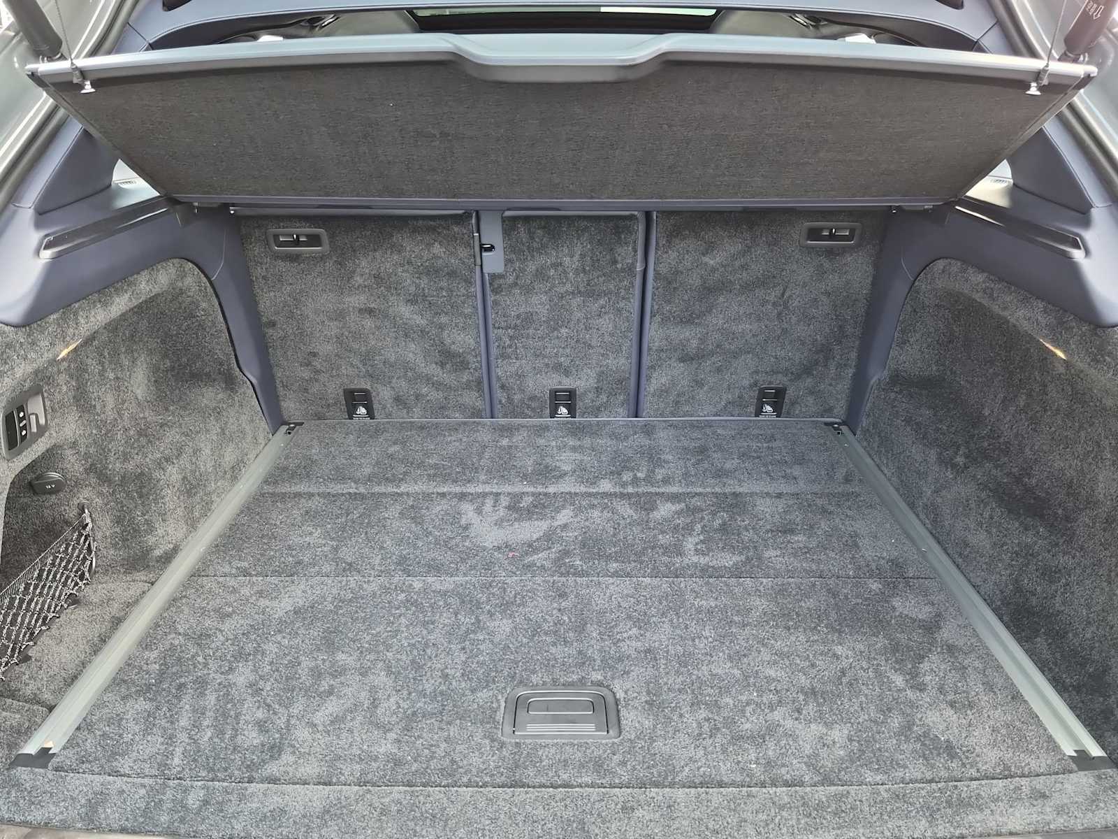 Thumbnail: 2025 Bentley Bentayga - 26