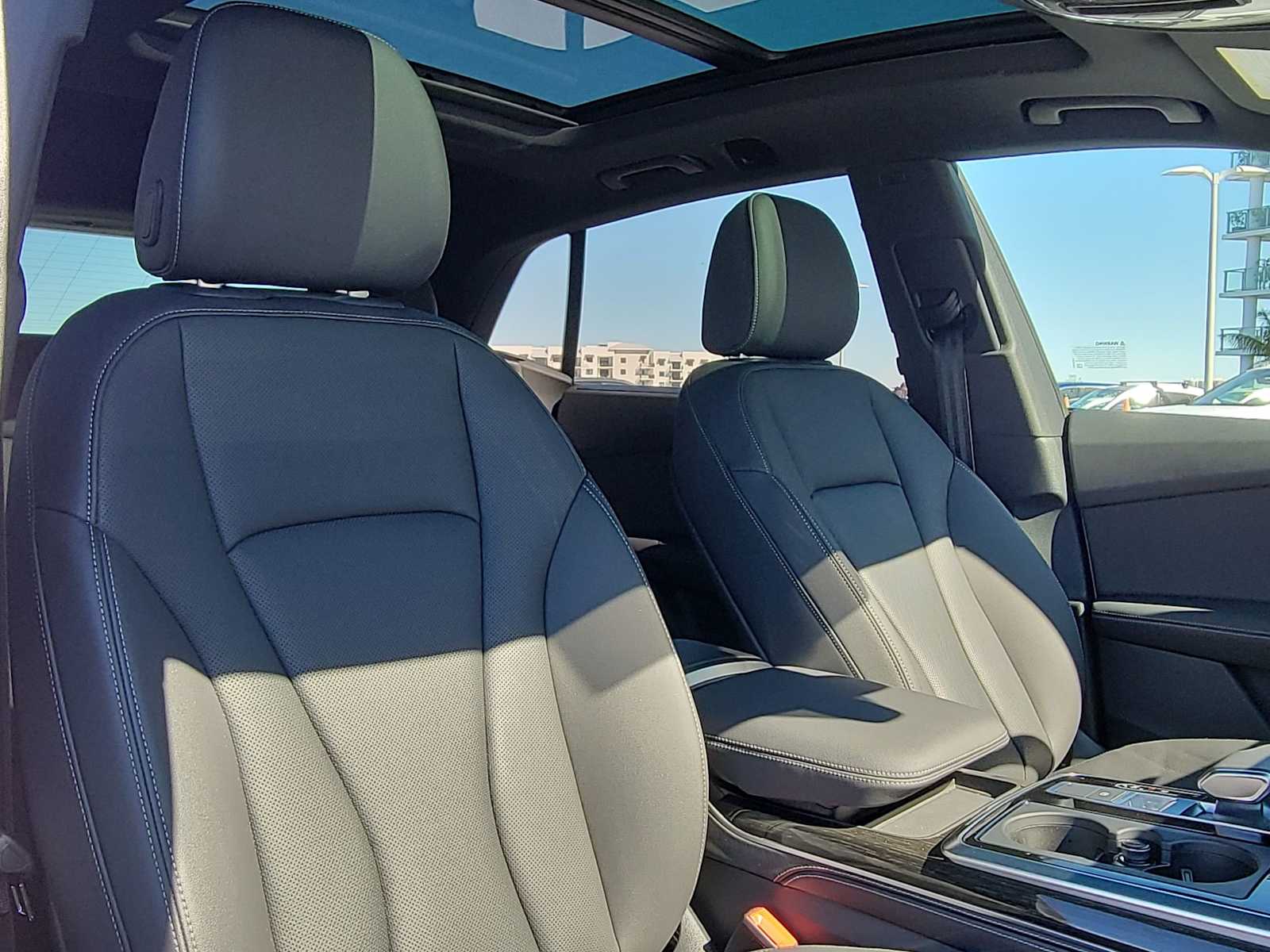 Thumbnail: 2025 Audi Q8 - 21