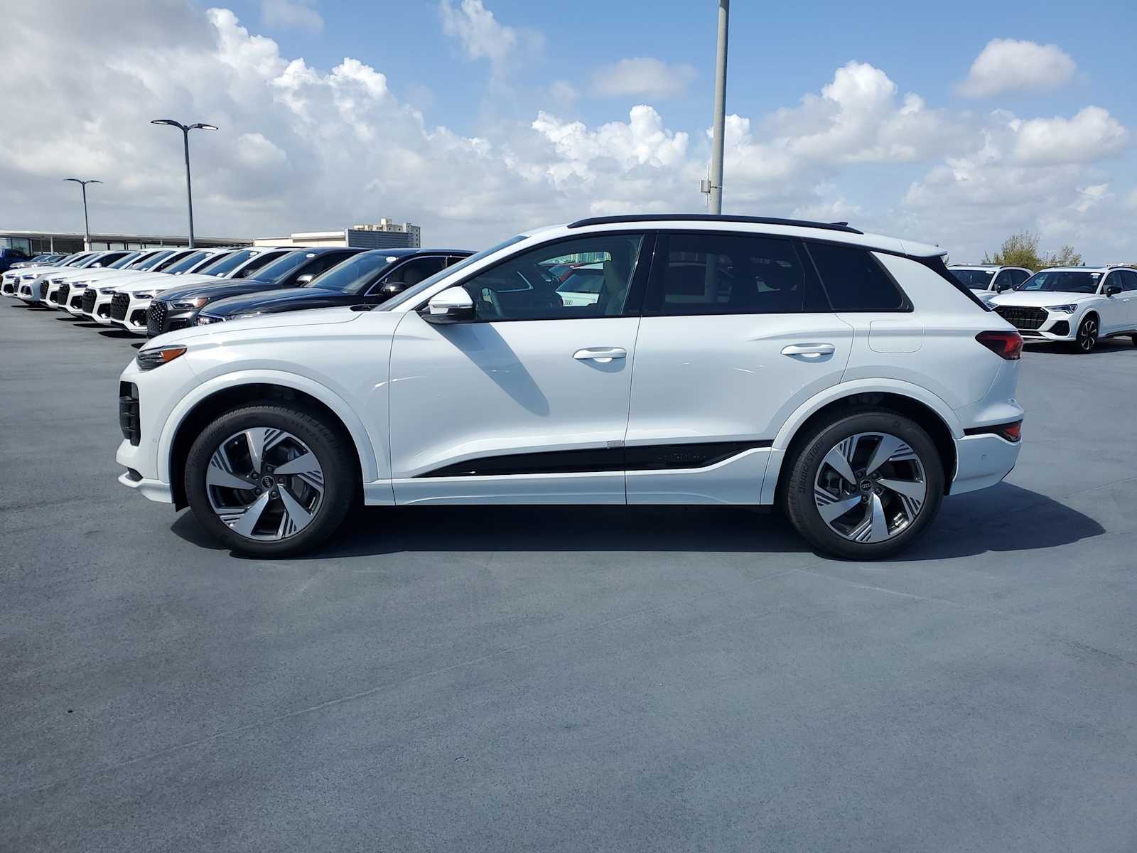 2025 Audi Q6 E-tron Premium Plus photo 3