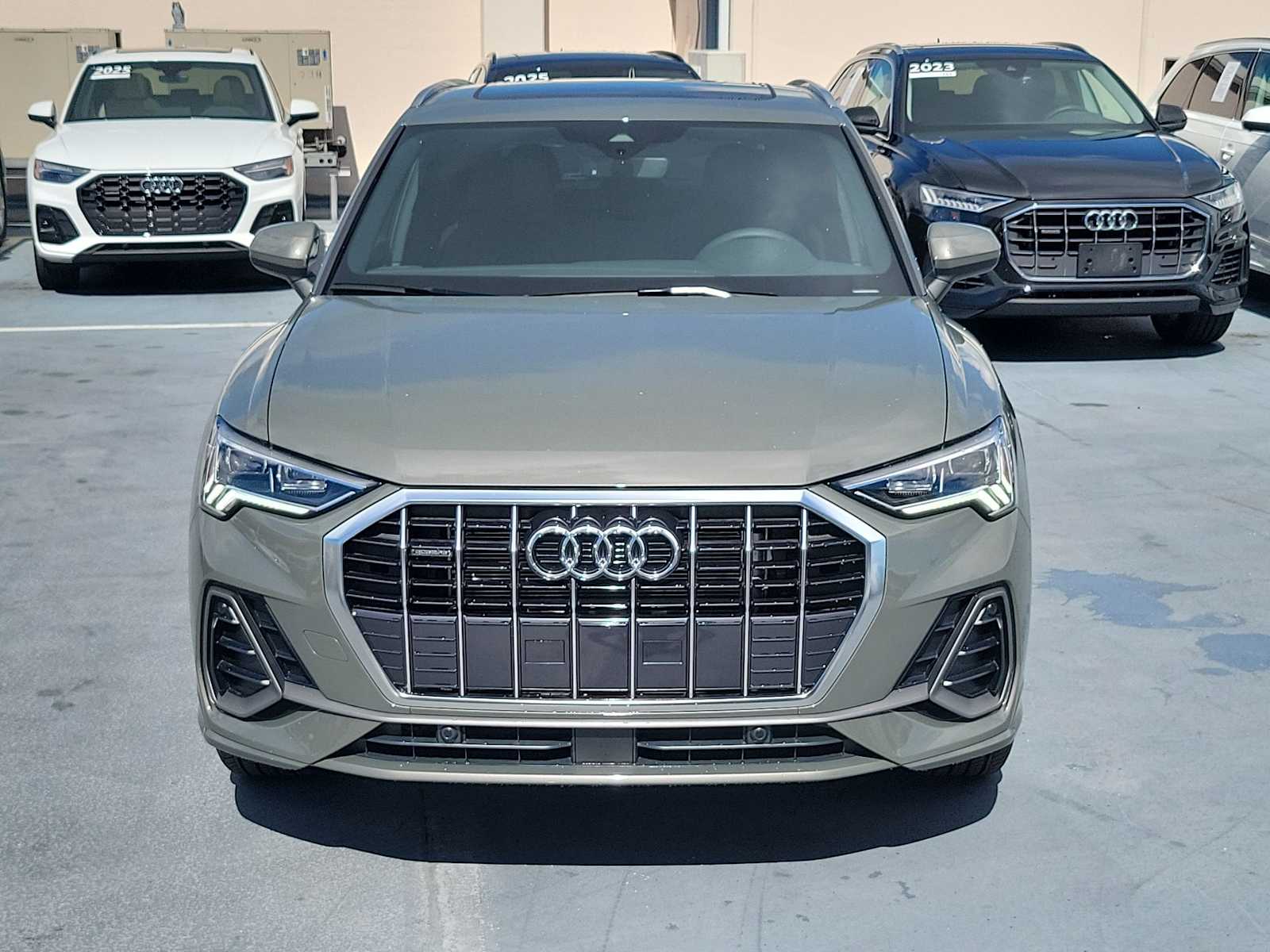 Thumbnail: 2025 Audi Q3 - 9