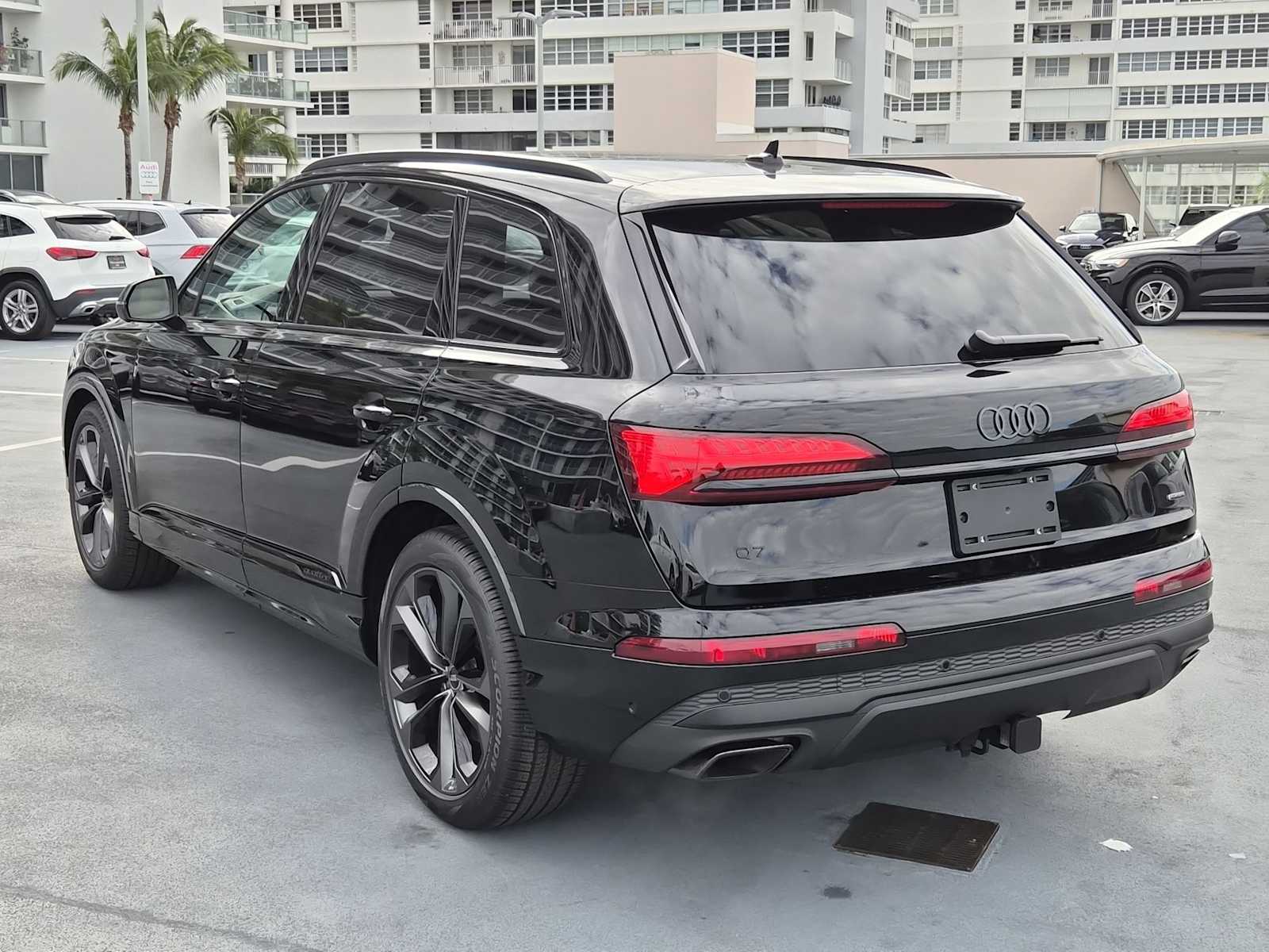 Thumbnail: 2026 Audi Q7 - 4