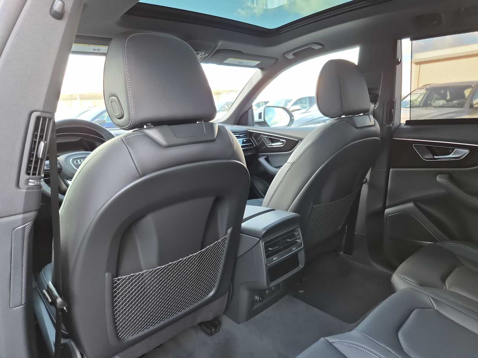 Thumbnail: 2026 Audi Q8 - 17