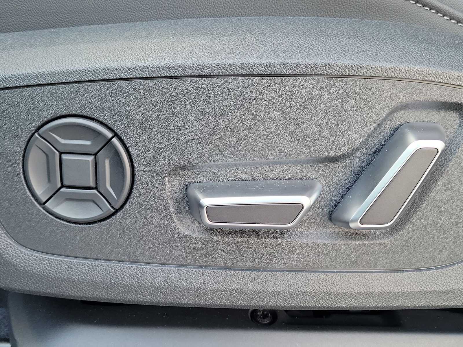 Thumbnail: 2026 Audi Q3 - 16