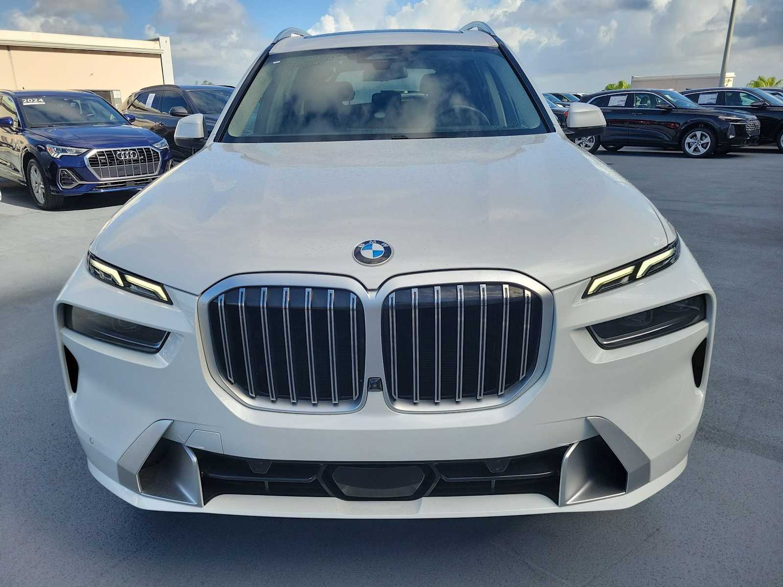 Thumbnail: 2025 BMW X7 - 9