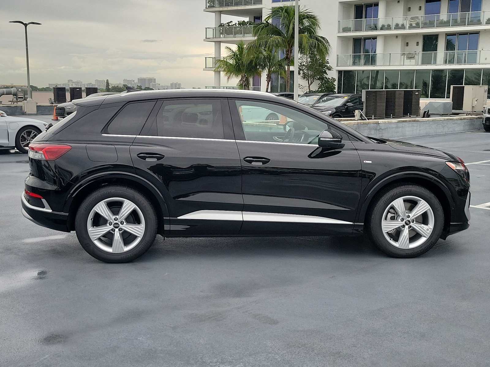 Thumbnail: 2026 Audi Q4 e-tron - 7