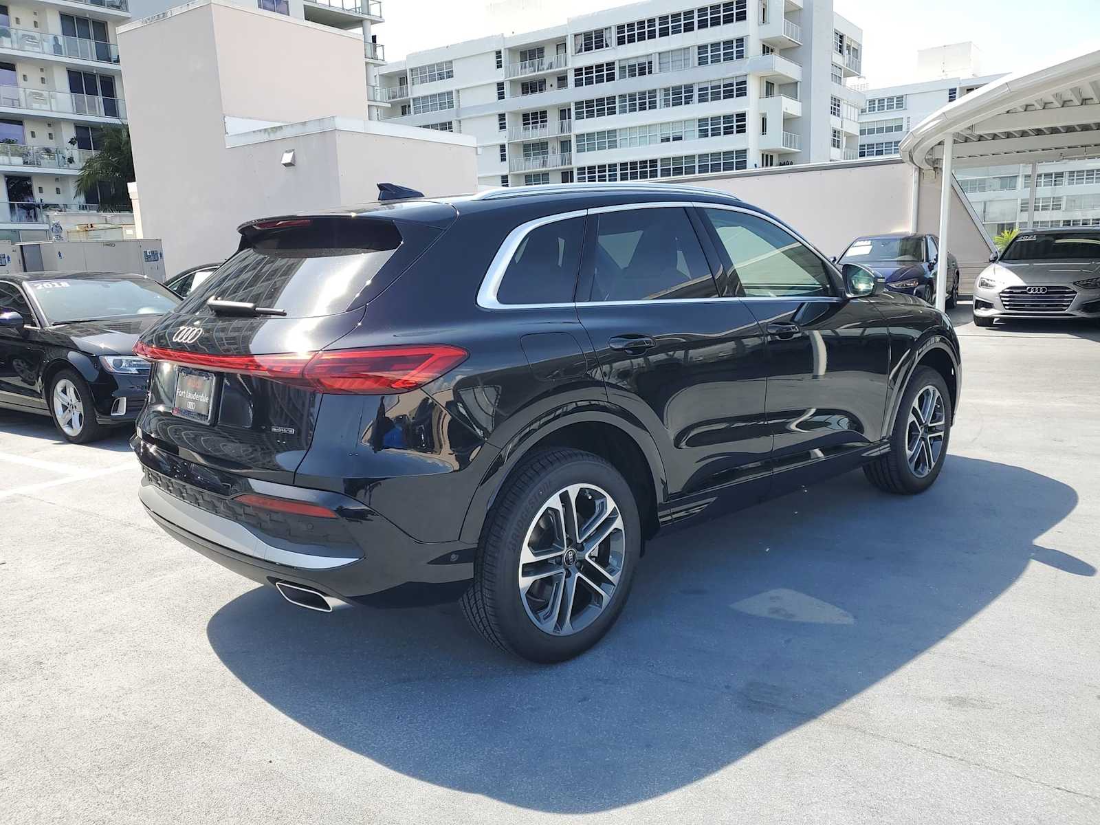 Thumbnail: 2025 Audi Q5 - 6