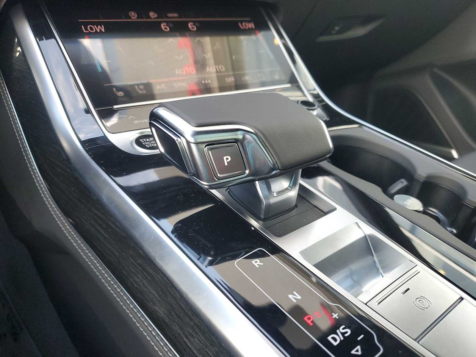 Thumbnail: 2025 Audi Q8 - 22