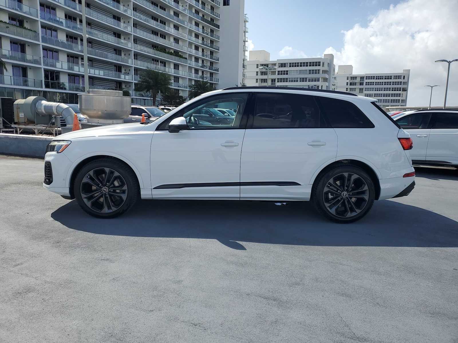 2025 Audi Q7 55 Prestige photo 3