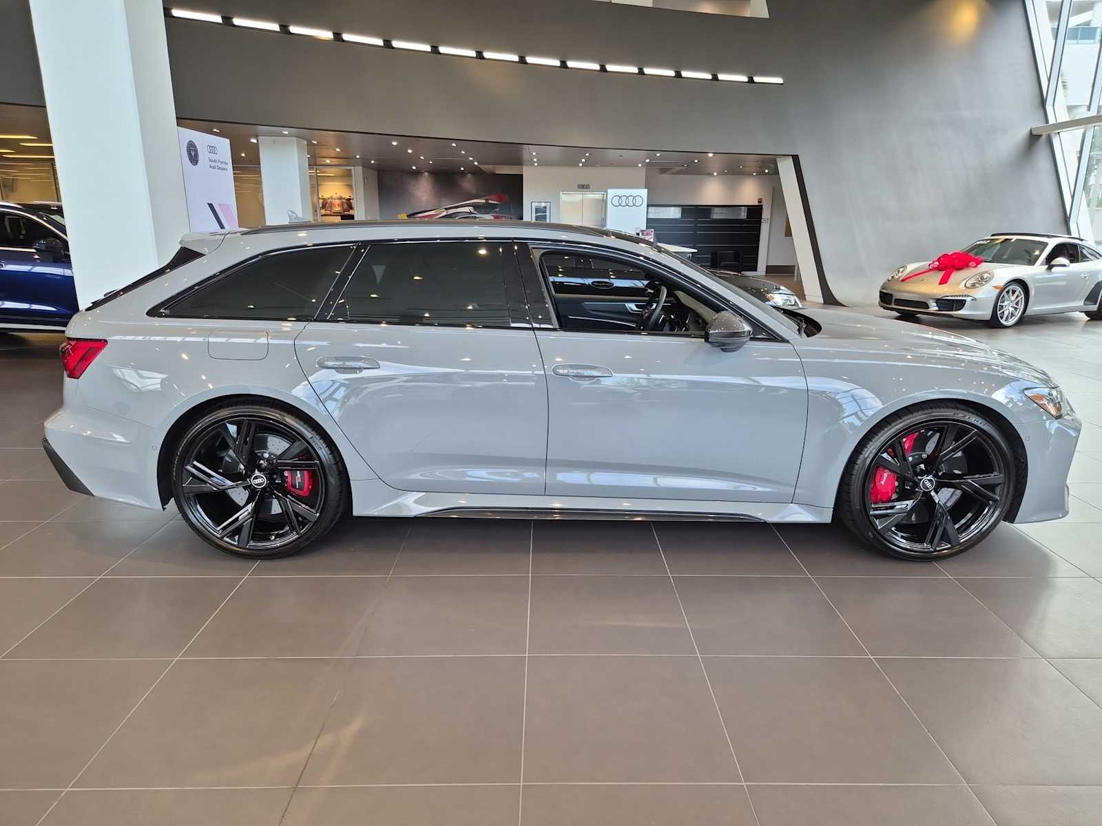 Thumbnail: 2021 Audi RS 6 - 7