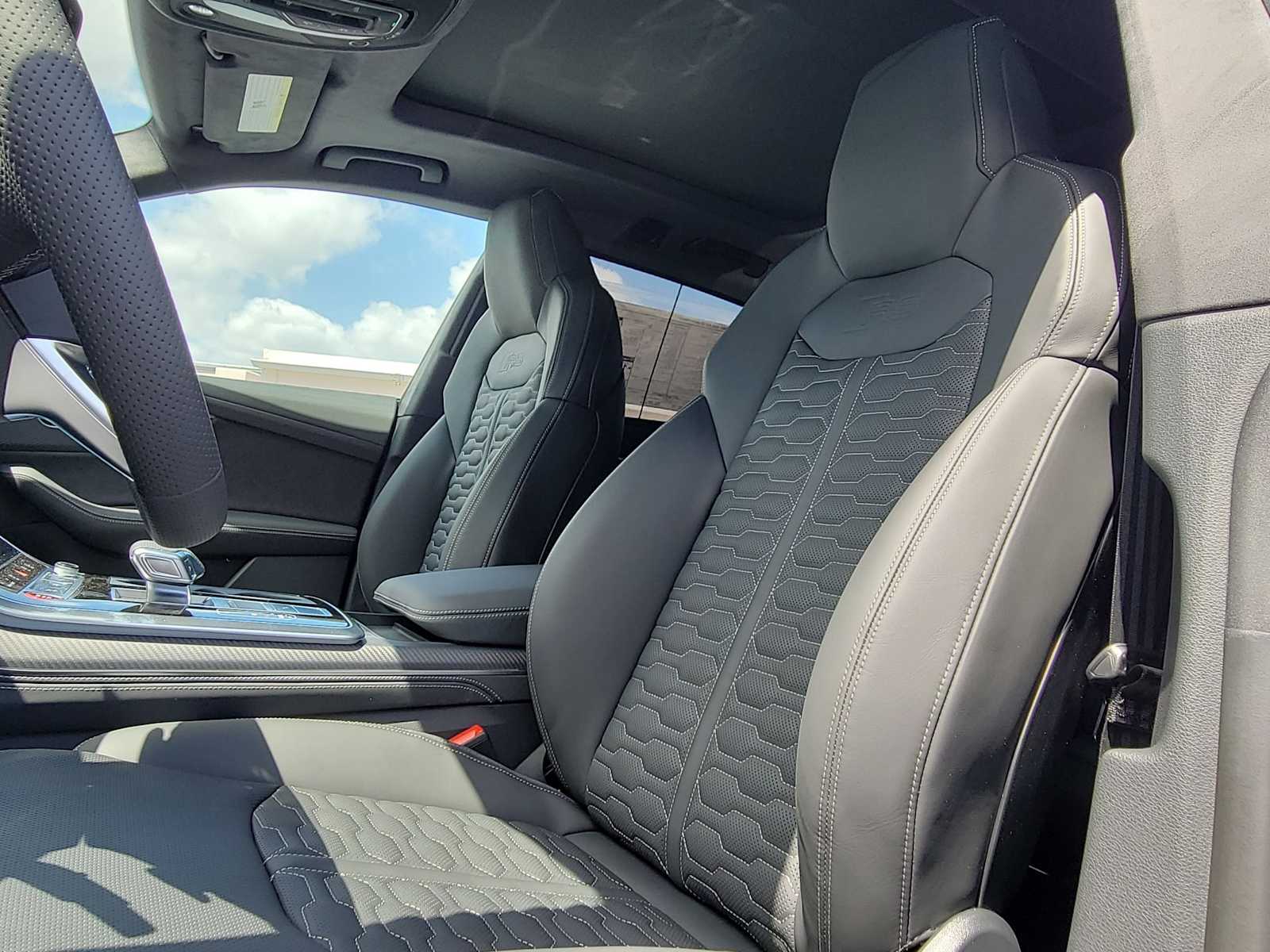 Thumbnail: 2026 Audi RS Q8 - 16