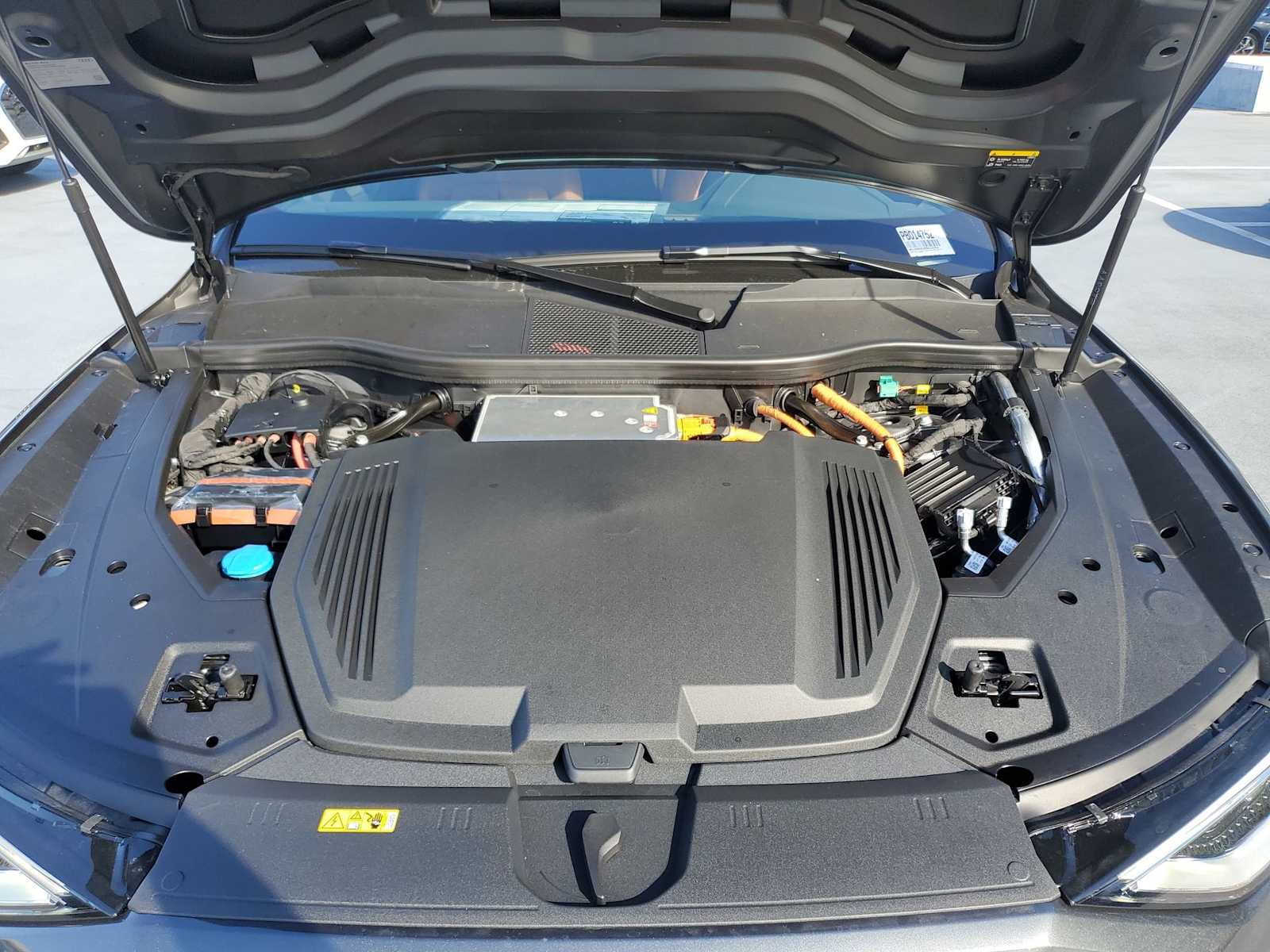 Thumbnail: 2023 Audi e-tron S - 13