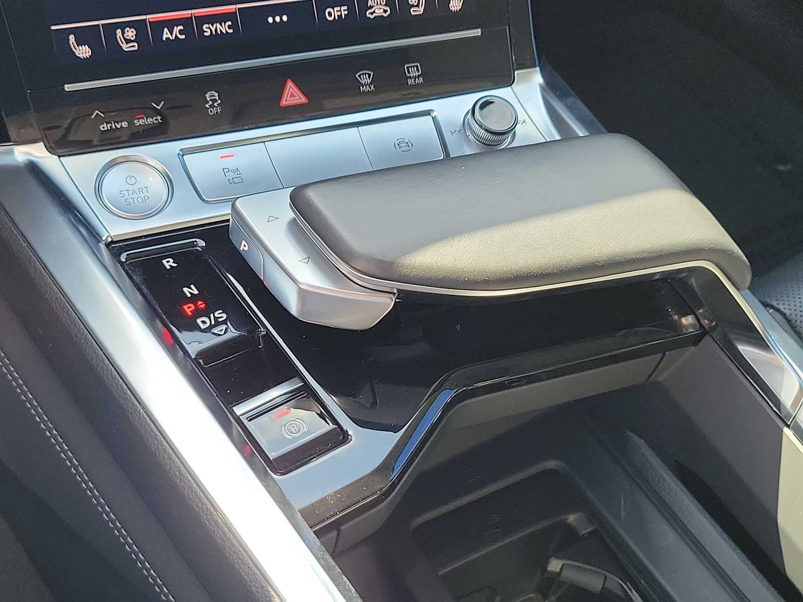 Thumbnail: 2019 Audi e-tron - 25