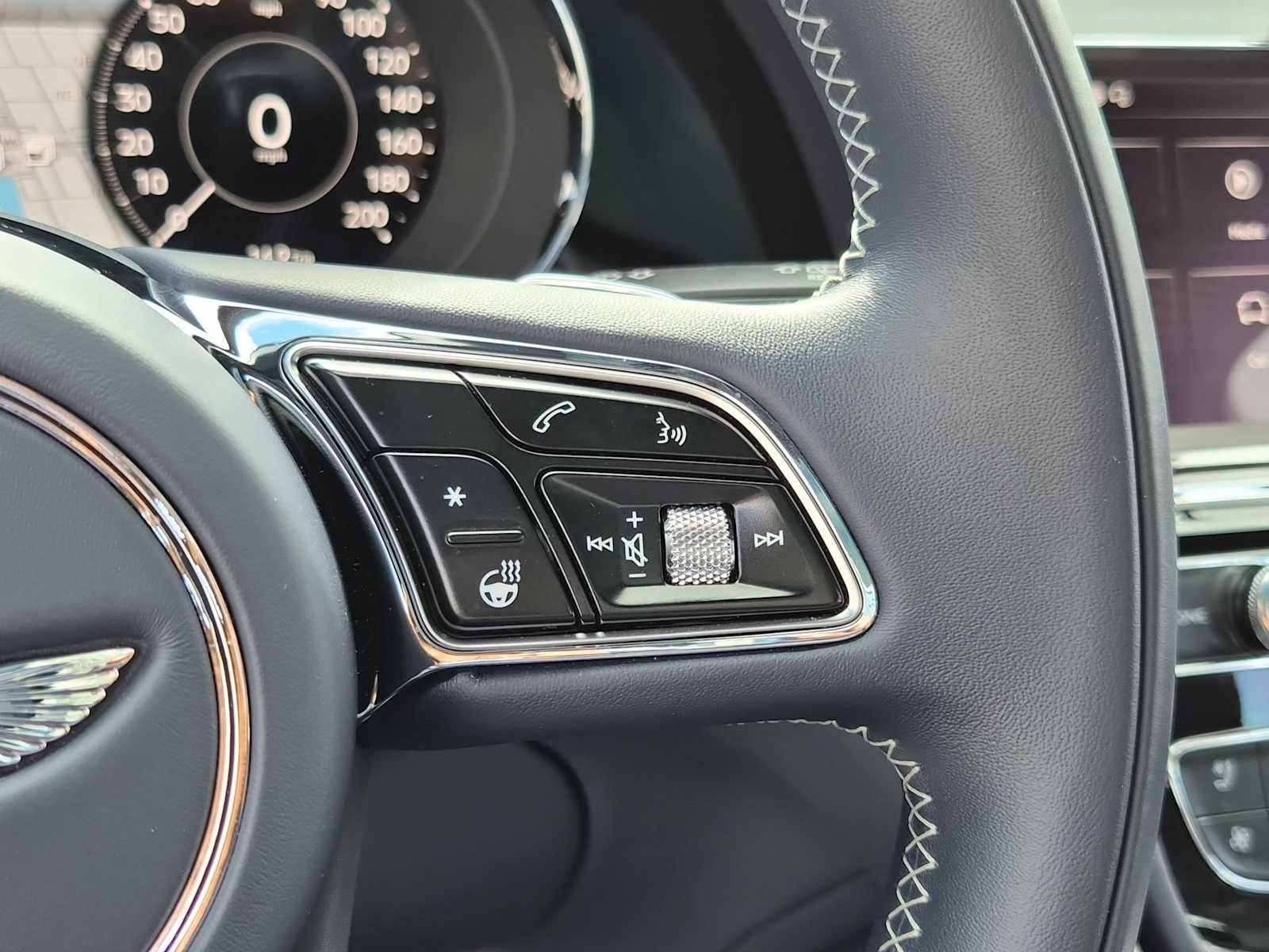 Thumbnail: 2025 Bentley Bentayga - 21